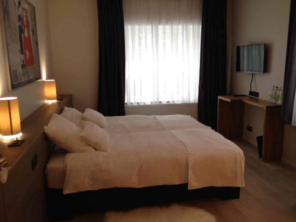 מאלמדי Guesthouse Au Coin De La Rue מראה חיצוני תמונה