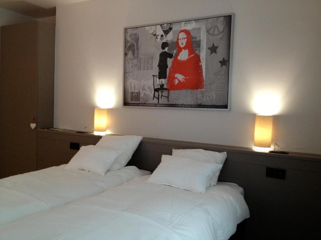 מאלמדי Guesthouse Au Coin De La Rue מראה חיצוני תמונה