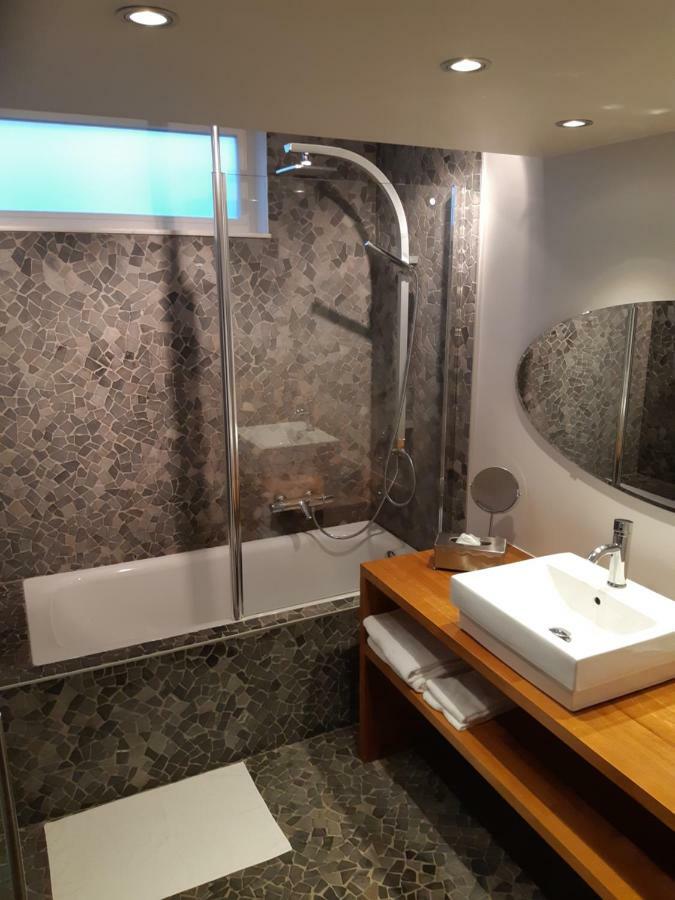 מאלמדי Guesthouse Au Coin De La Rue מראה חיצוני תמונה