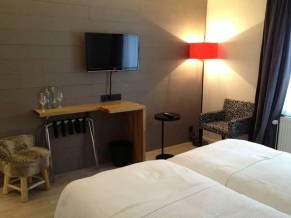 מאלמדי Guesthouse Au Coin De La Rue מראה חיצוני תמונה